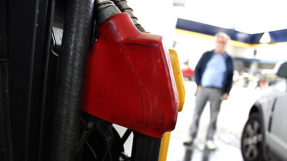 imagen de El gobierno opta por el camino del medio, entre lo político y lo técnico, en combustibles imagen de El gobierno opta por el camino del medio, entre lo político y lo técnico, en combustibles