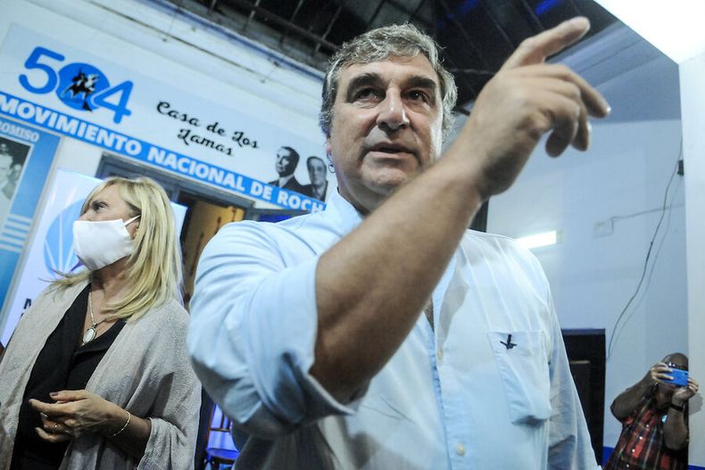 Beatriz Argimón y Sergio Botana durante el acto del 58 aniversario del Movimiento Nacional de Rocha, en su sede en Montevideo. Foto: Javier Calvelo / adhocFOTOS