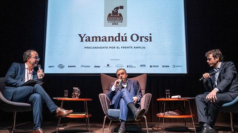 Desayunos Búsqueda con Yamandú Orsi en la Sala Magnolio.