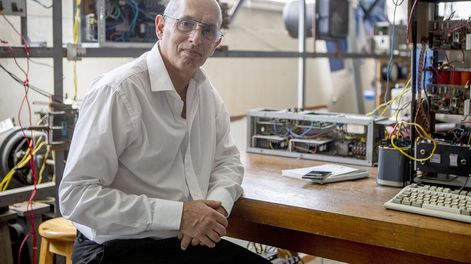 Casaravilla, extitular de UTE, ahora en su ámbito académico. Foto: Nicolás Garrido / Búsqueda