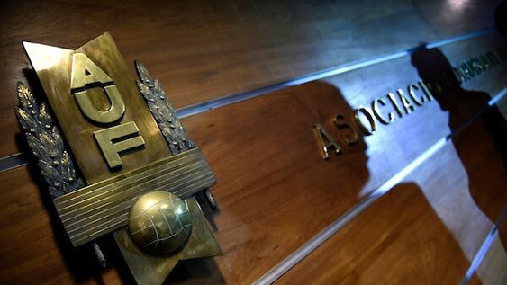 imagen de Un relato de reuniones y llamadas durante un mes que quebraron a la AUF y que involucran a un jerarca de gobierno y un legislador imagen de Un relato de reuniones y llamadas durante un mes que quebraron a la AUF y que involucran a un jerarca de gobierno y un legislador