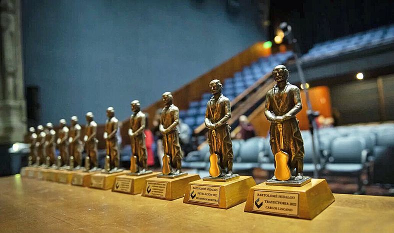 Las estatuillas del Bartolomé. Foto: Gentileza Cámara Uruguaya del Libro