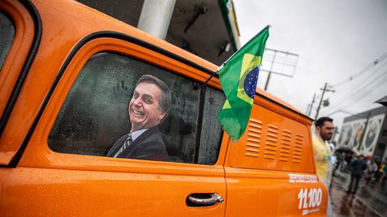 Concentracion de militantes de Jair Bolsonaro en la ciudad de Santos en Brasil. Foto: Mauricio Zina / adhocFOTOS Concentracion de militantes de Jair Bolsonaro en la ciudad de Santos en Brasil. Foto: Mauricio Zina / adhocFOTOS