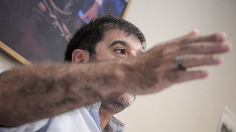 Fernando Pereira en la sede del Frente Amplio en Montevideo. Foto: Javier Calvelo / adhocFOTOS