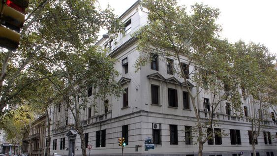 Fachada del Ministerio de Economía. Foto: Nicolás Der Agopián / Búsqueda Fachada del Ministerio de Economía. Foto: Nicolás Der Agopián / Búsqueda