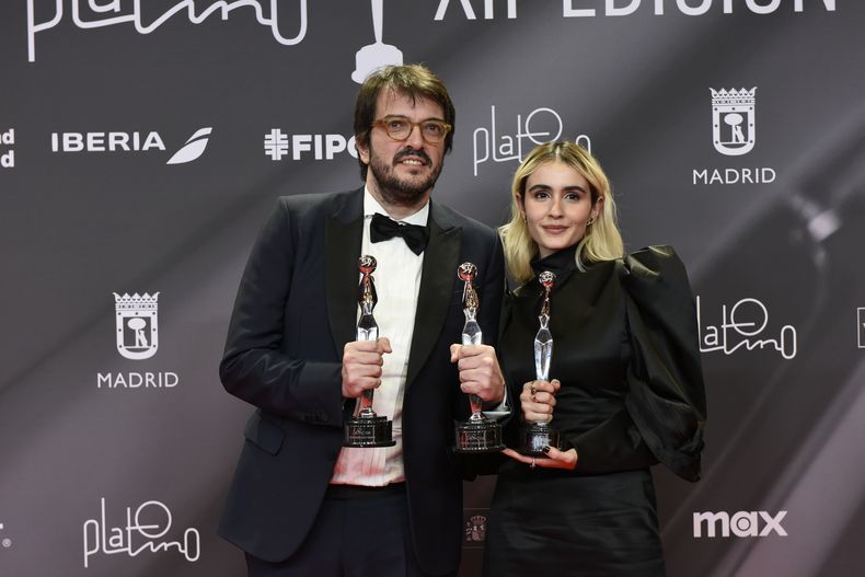 El productor Rodrigo Texeira y la actriz Valentina Herszage de Aún estoy aquí