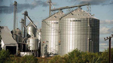 Instalaciones de una empresa arrocera en Treinta y Tres. Foto: Ricardo Antúnez, adhocFOTOS