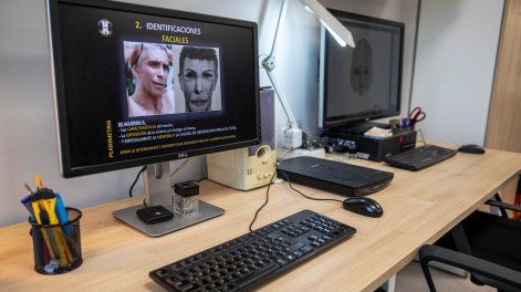 Sala de estudios de identificacion facial en el edificio de la Dirección Nacional de Policía Científica en Montevideo.