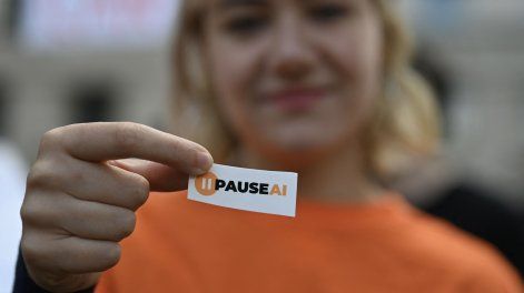 Activistas del grupo PauseAI UK, defensor de la seguridad en IA, realizan una “protesta de emergencia” frente a Downing Street en Londres, Reino Unido, el 16 de setiembre de 2026.&nbsp;