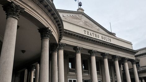 Búsqueda | Fachada del Teatro Solís. Foto: Santiago Mazzarovich / adhocFOTOS