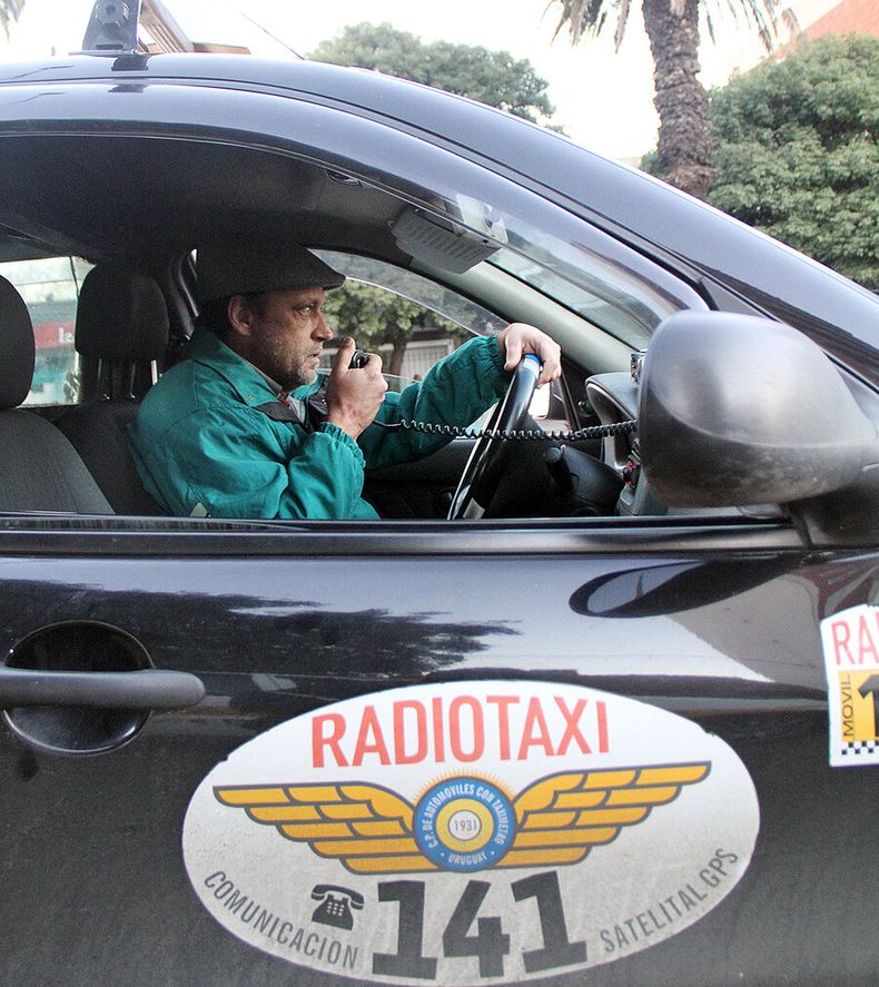 imagen de Las aplicaciones para pedir taxis son el centro de una controversia	entre regular el mercado o liberarlo para aumentar el servicio