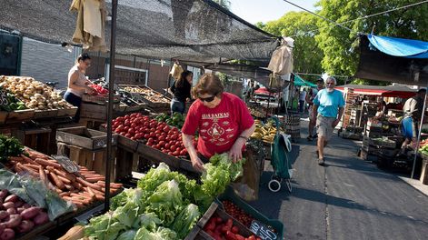 Feria en el barrio La Figurita. Foto: Ricardo Antúnez, adhocFOTOS