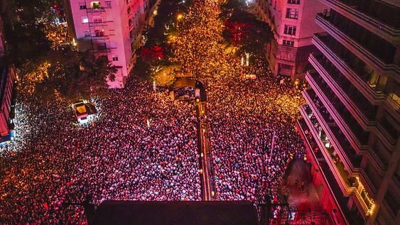 Vista aérea del escenario Libertador durante los festejos por los 300 años de Montevideo. FOTO: Instagram @montevideoim
