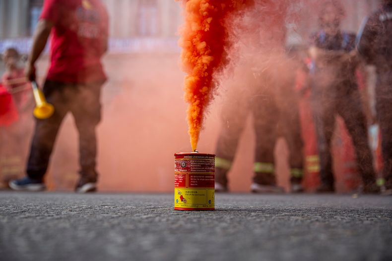 Bomba de humo en un paro del PIT-CNT en 2023