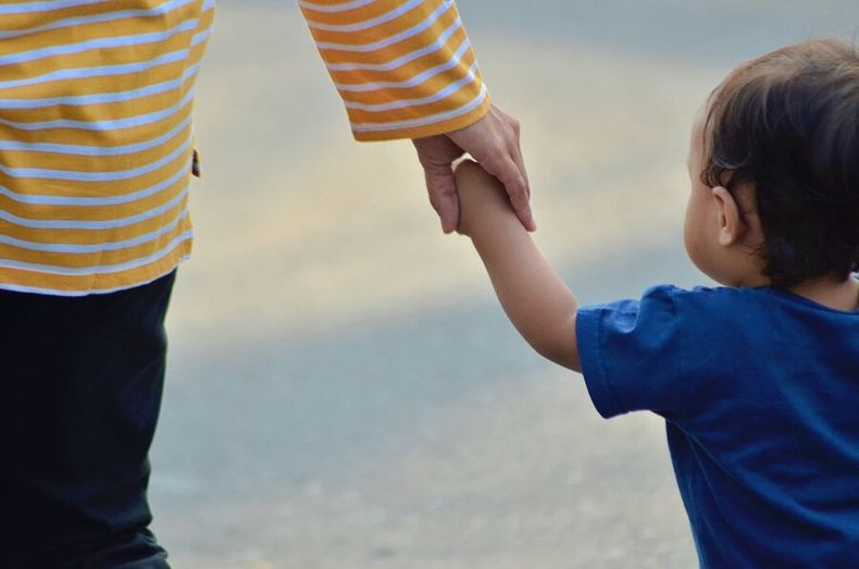 imagen de Cambios al régimen de adopciones pueden producir un “comercio” de niños, advierten el Frente Amplio y el sindicato del INAU