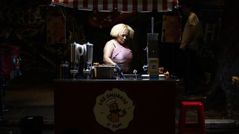 Un puesto ambulante en la calle Tristán Narvaja.