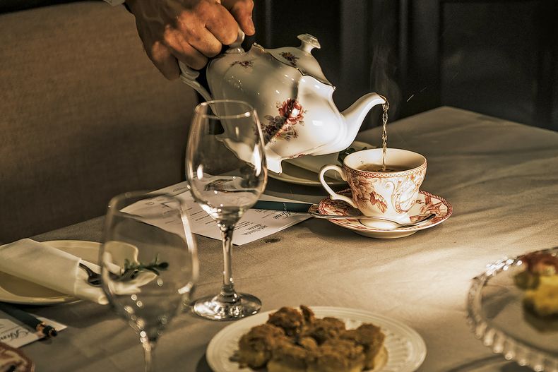 En una tarde fría de otoño, el Hotel Le Bibló fue escenario de una experiencia que unió tradición japonesa, aromas orientales y el espíritu de encuentro que representa el té alrededor del mundo.