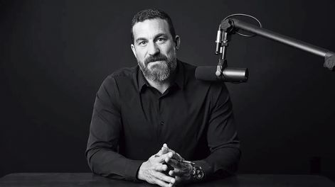 Búsqueda | Andrew Huberman podcasting.jpg