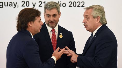 Búsqueda | Lacalle Pou, Abdo Benitez y Alberto Fernández en la última cumbre del Mercosur. Foto: AFP