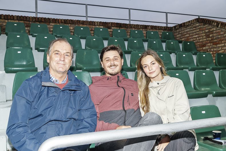 Paul Beare, Juan Legelen y Anna Beare