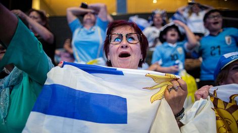 Transmisión del partido entre Uruguay y Ghana por el Mundial de Catar 2022 en el Antel Arena. Foto: Mauricio Zina / adhocFOTOS