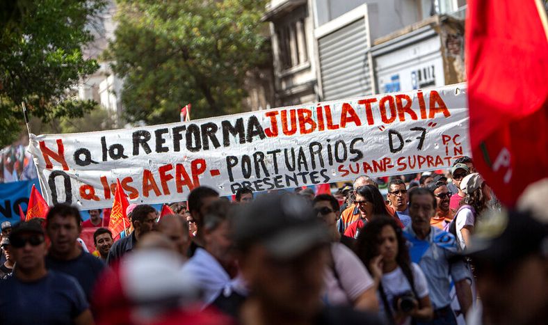 Paro general en contra de la reforma jubilatoria en marzo de 2023. Foto: Mauricio Zina / adhocFOTOS