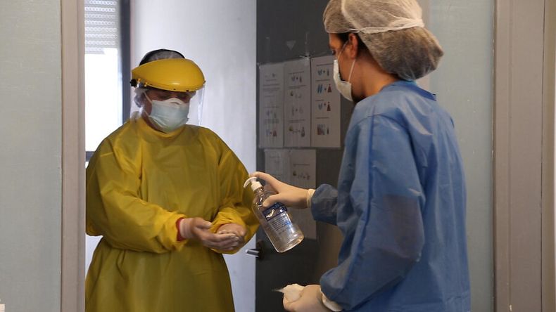 “Todos nos damos cuenta de que si la pandemia avanza se puede llegar a la saturación” de los CTI, opinó el profesor Arturo Briva. Foto: Pablo La Rosa / adhoc