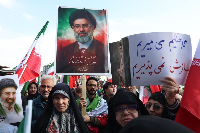 El nuevo líder supremo de Irán, Mojtaba Jameneí, afirmó este jueves en su primer mensaje a la nación que el estrecho de Ormuz “debe permanecer cerrado”.