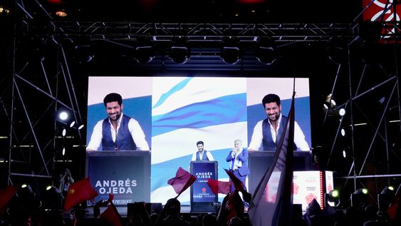 Andrés Ojeda, junto a Robert Silva, en el comando del Partido Colorado al final de las elecciones Andrés Ojeda, junto a Robert Silva, en el comando del Partido Colorado al final de las elecciones