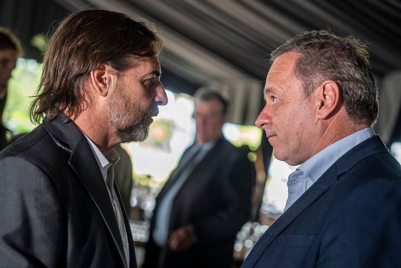 Luis Lacalle Pou y Álvaro Delgado durante el acto por el inicio de operaciones del Ferrocarril Central en la Estación Cardal en Florida. Foto: Mauricio Zina