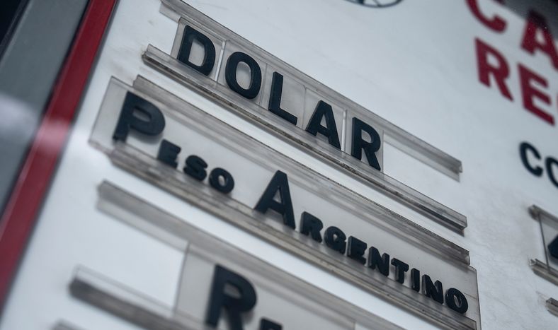 Pizarra de una casa de cambio del Centro de Montevideo.