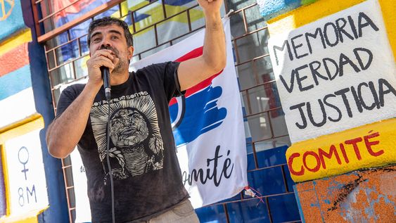 Oscar Andrade durante la celebración del Día del Comité de Base del Frente Amplio. Foto: Mauricio Zina / adhocFOTOS Oscar Andrade durante la celebración del Día del Comité de Base del Frente Amplio. Foto: Mauricio Zina / adhocFOTOS