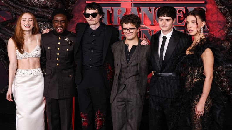 Sadie Sink, Caleb McLaughlin, Finn Wolfhard, Gaten Matarazzo, Noah Schnapp y Millie Bobby Brown se reencontraron en Los Ángeles para presentar la quinta y última temporada de Stranger Things.