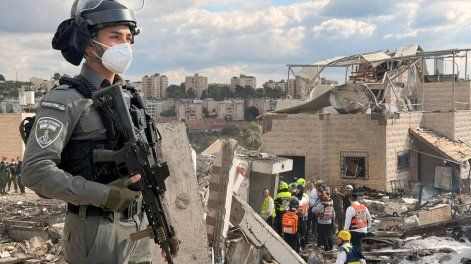 Nueve personas murieron este domingo tras el impacto de un misil iraní en la localidad israelí de Beit Shemesh, cerca de Jerusalén, según la última información del servicio de búsqueda y rescate israelí Zaka, en un ataque que ha provocado también 28 heridos.