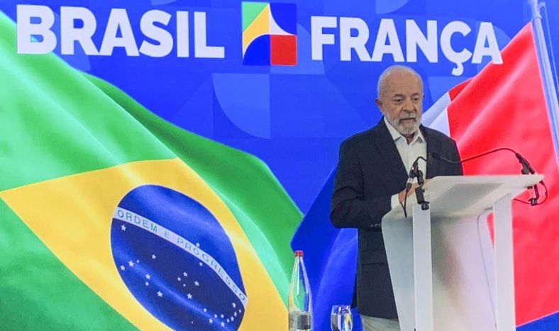 El presidente brasileño, Luiz Inácio Lula da Silva, durante la conferencia de prensa con la que cerró su estancia en París durante la visita de Estado a Francia