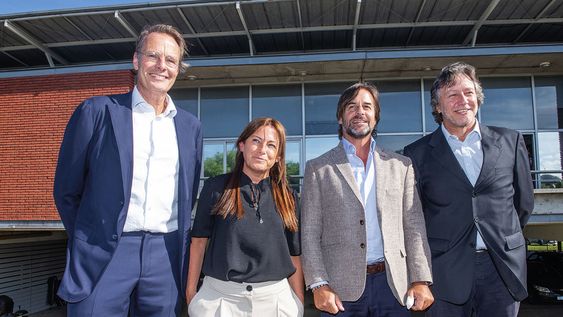 CEO de Ficus Advisory Paul Elberse, directora de Administración y Finanzas del Institut Pasteur de Montevideo Alicia Bentancor, presidente de la República Luis Lacalle Pou y Carlos Batthyány, director del instituto
