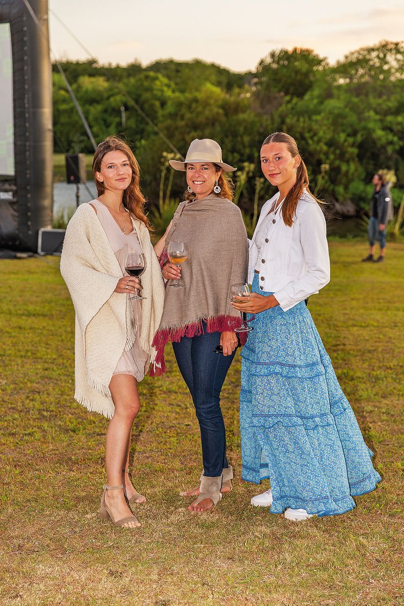 Sara de Alvear, Marcela Larocca y Azul de Alvear