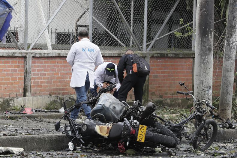 Tensión en Colombia: al menos un muerto y cinco heridos tras explosiones en estaciones de Policía