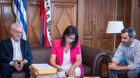Canciller Mario Lubetkin junto a los senadores Blanca Rodríguez y Daniel Caggiani Canciller Mario Lubetkin junto a los senadores Blanca Rodríguez y Daniel Caggiani