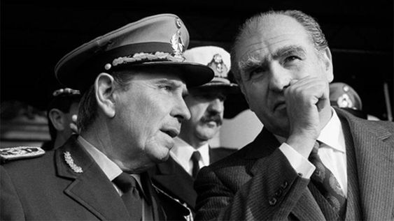 El comandante del Ejército Hugo Medina y el presidente electo Julio María Sanguinetti El comandante del Ejército Hugo Medina y el presidente electo Julio María Sanguinetti