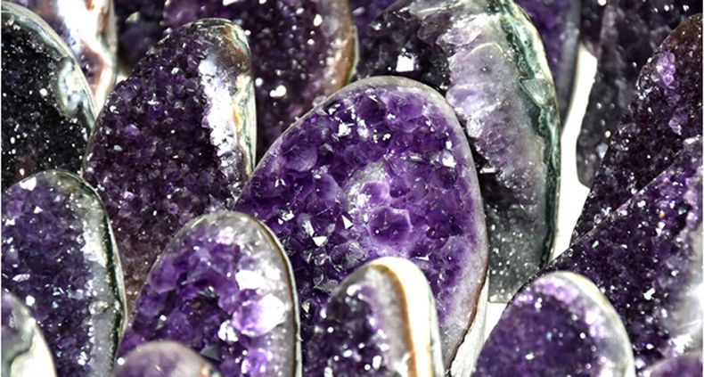 imagen de Cae producción de piedras semipreciosas por menor demanda china