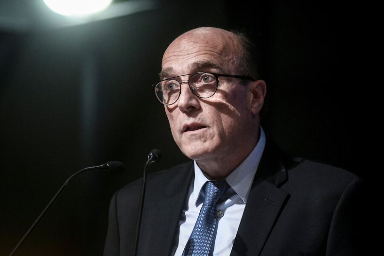 imagen de Martínez se acerca a Alberto Fernández al final de la campaña