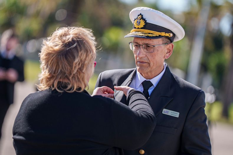 José Luis Elizondo es cuestionado desde numerosas instituciones de la Armada, incluida el Club Naval