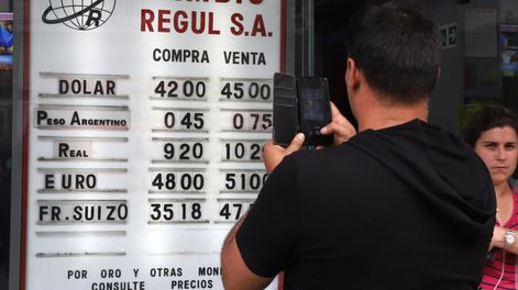 imagen de Saltó el precio del dólar: ¿una “sobrerreacción” o seguirá subiendo?