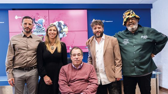 Director Nacional de Turismo Cristian Pos, subsecretaria de Turismo Ana Claudia Caram, ministro de Turismo Pablo Menoni, director de Medio y Medio Leonardo Quiroga y Rubén Rada. Director Nacional de Turismo Cristian Pos, subsecretaria de Turismo Ana Claudia Caram, ministro de Turismo Pablo Menoni, director de Medio y Medio Leonardo Quiroga y Rubén Rada.