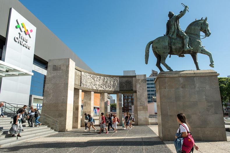 Monumento a Fructuoso Rivera en Tres Cruces.
