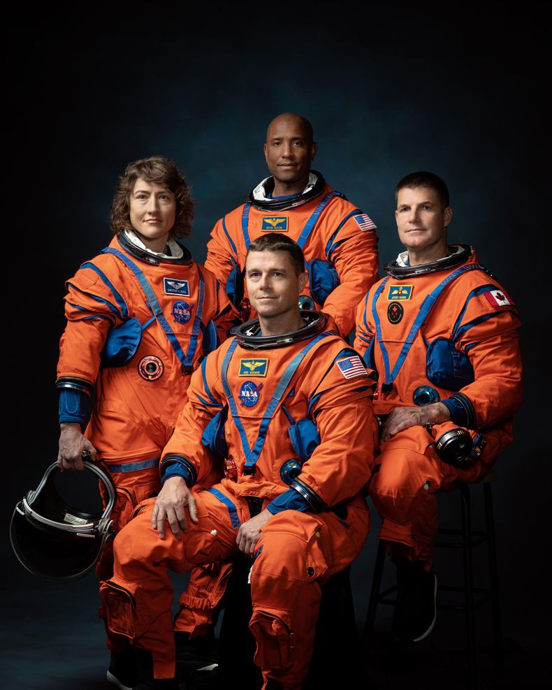 De izquierda a derecha, de los astronautas de la NASA Reid Wiseman, Victor Glover y Christina Hammock Koch, junto con el astronauta de la Agencia Espacial Canadiense, Jeremy Hansen.&nbsp;