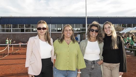 Asistente de Marketing de MP Florencia Borgato, encargada de Eventos y Atención a la Familia del Club Náutico Andrea Russo, gerenta de Marketing de MP Amorina Baggi y asistente de Marketing de MP Sofía Díaz Asistente de Marketing de MP Florencia Borgato, encargada de Eventos y Atención a la Familia del Club Náutico Andrea Russo, gerenta de Marketing de MP Amorina Baggi y asistente de Marketing de MP Sofía Díaz