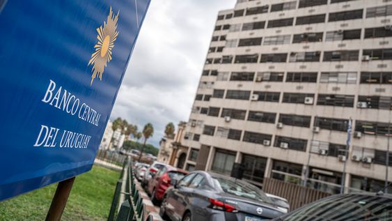El edificio sede del BCU, en la Ciudad Vieja. El edificio sede del BCU, en la Ciudad Vieja.