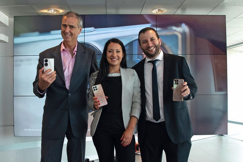 De Starcenter: director Marcelo Scavuzzo, jefa de Marketing Natalia Olivera y brand manager de Honor Pablo Elizalde